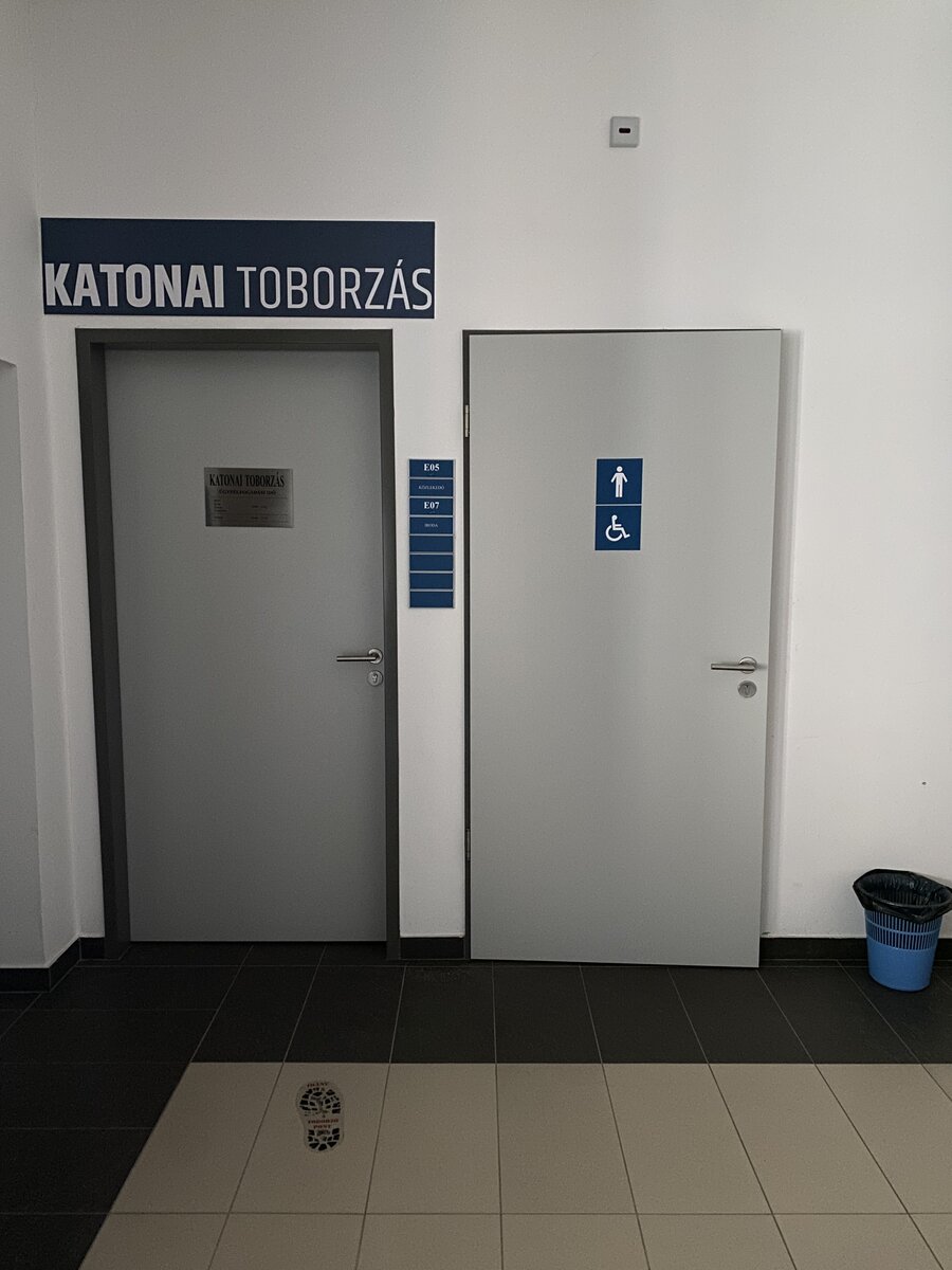 Férfi WC (akadálymentes)