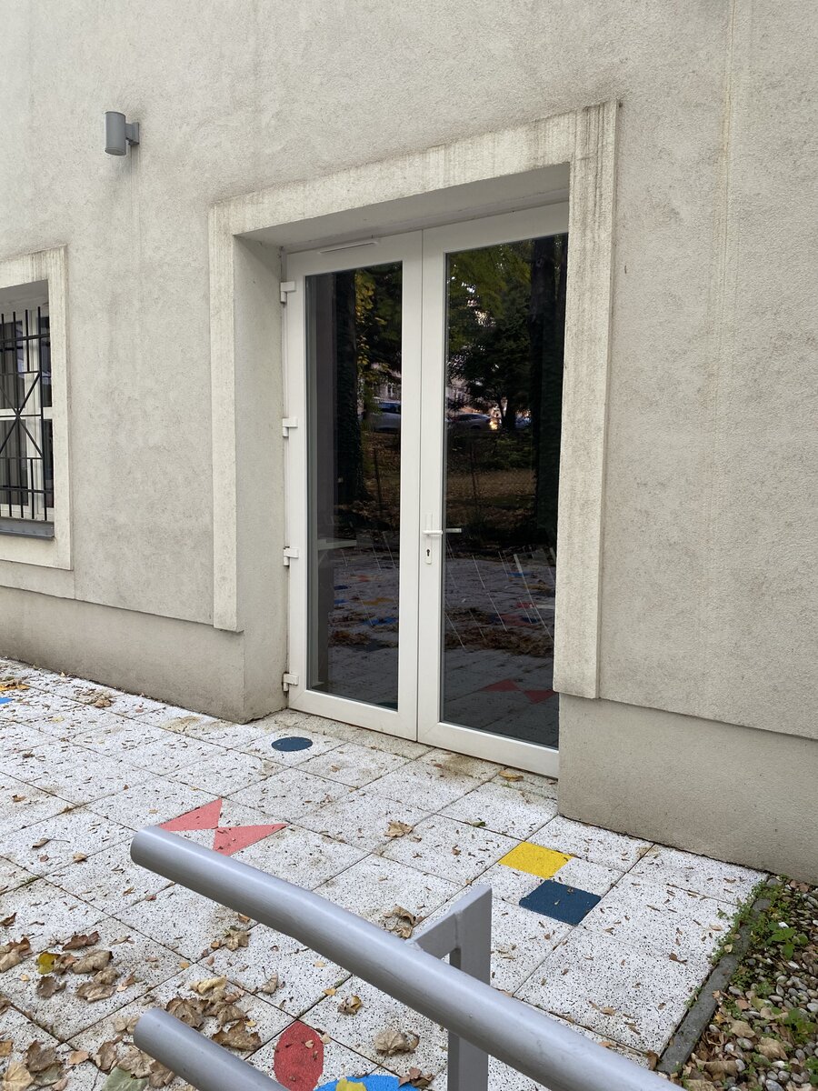 Mozgássérült bejárat kívülről