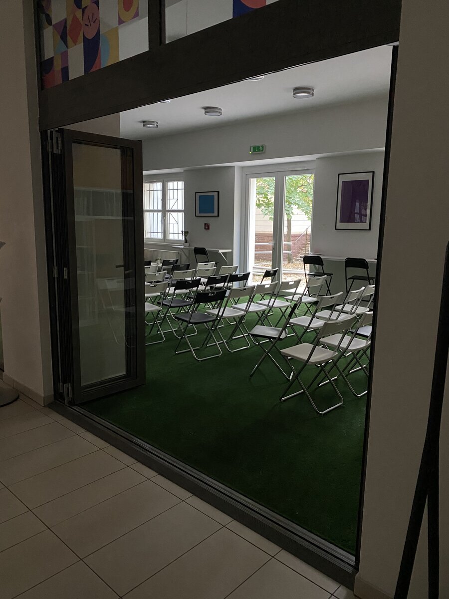 KözTÉR hátsó ajtó